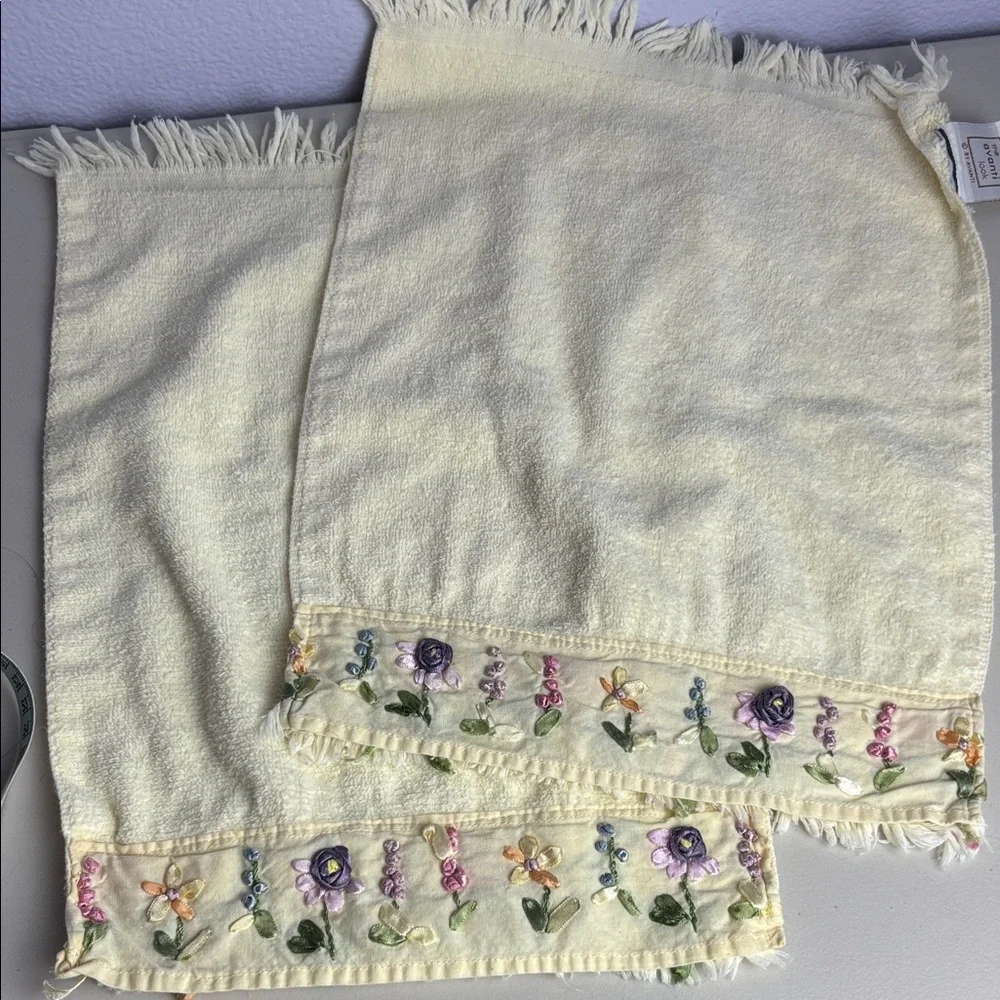 Embroidered Floral Ribbon Buttercream Finger Towels